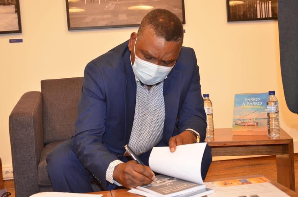 Lançamento dos livros de Hélder Muteia