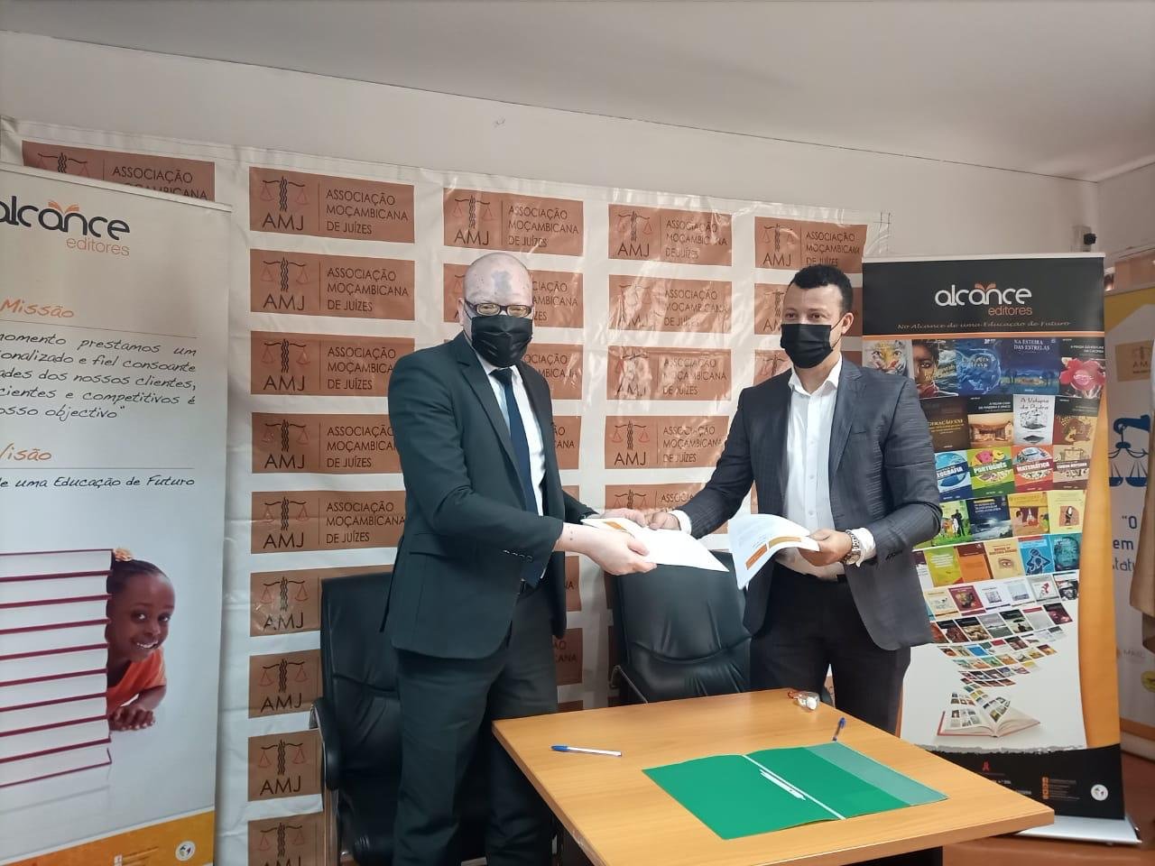 Memorandum de entendimento entre a Alcance Editores e Associação Moçambicana de Juízes – AMJ